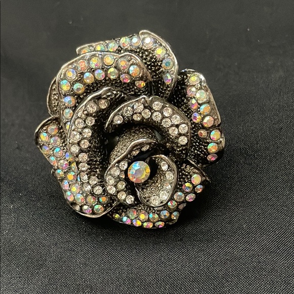 Elegant Black and Silver Rose Ring - Picture 1 of 5